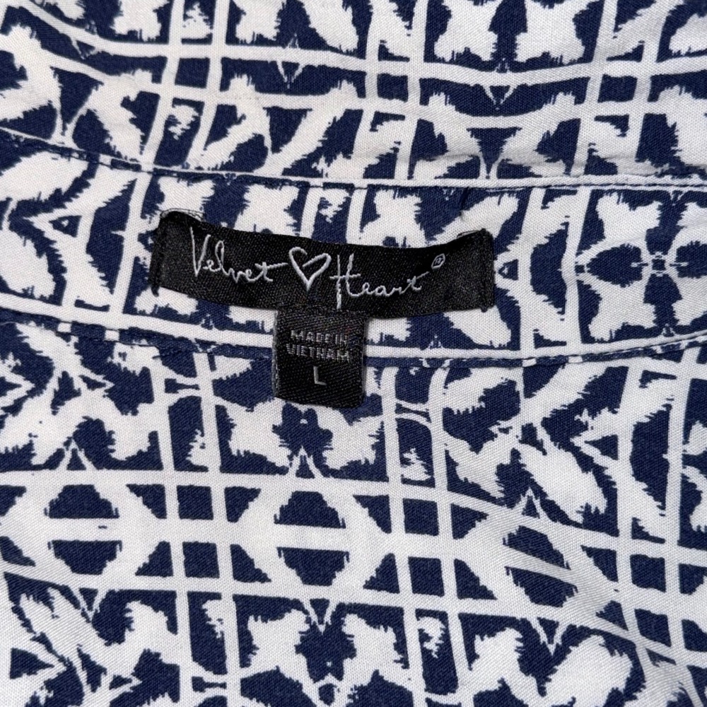Velvet Heart Blue White Geometric Tile Print Button Down Shirt QMW-20619 Large - Picture 3 of 7